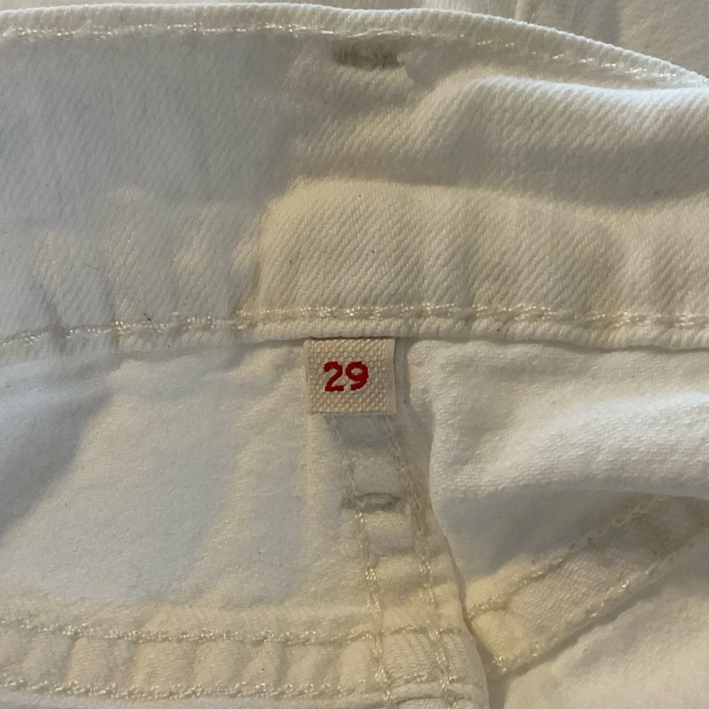Levis levi’s white